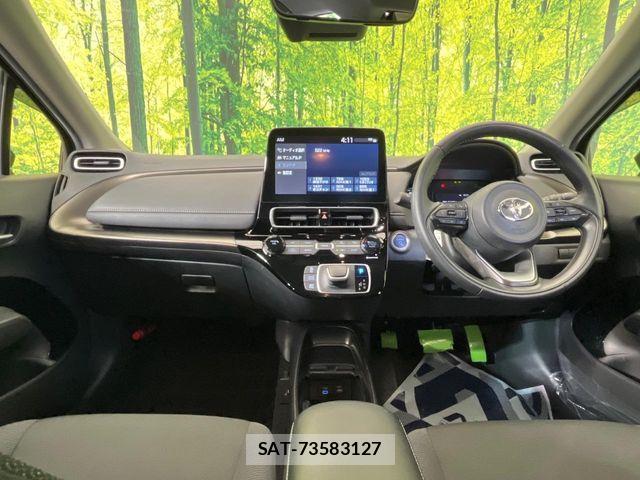 Toyota AQUA 2023-10 7614924-1
