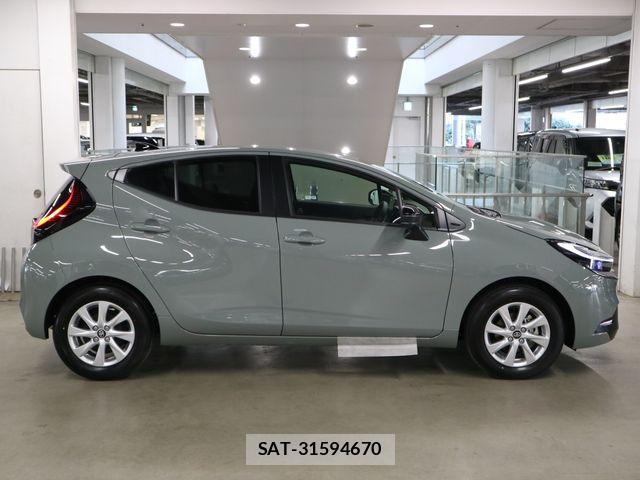 Toyota AQUA 2025-12 7720541-7