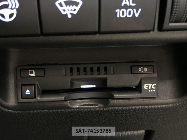 Toyota AQUA 2022-09 7720557-17