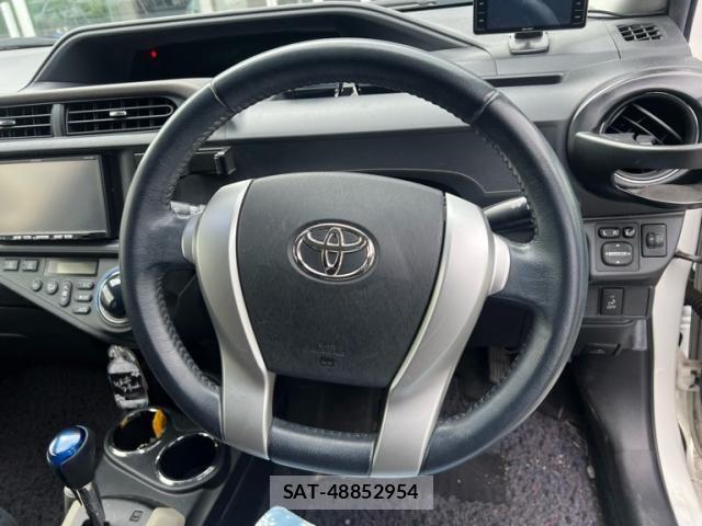 Toyota AQUA 2012-02 7720806-14