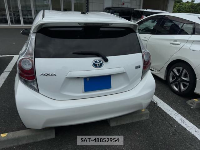 Toyota AQUA 2012-02 7720806-6