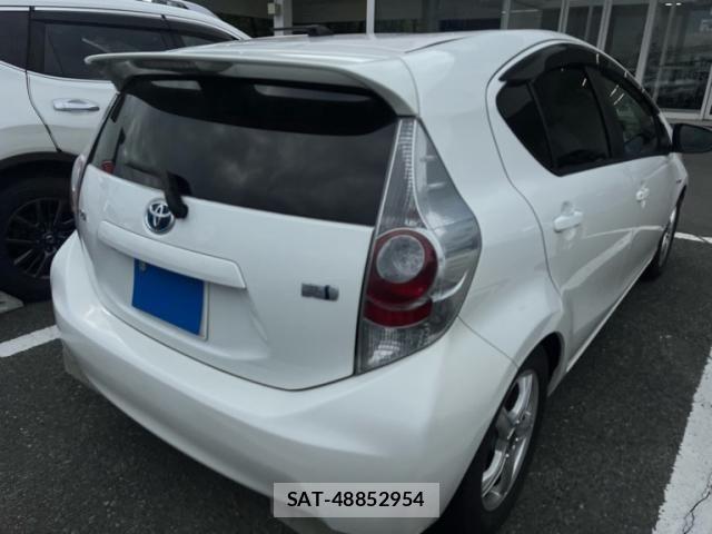 Toyota AQUA 2012-02 7720806-7