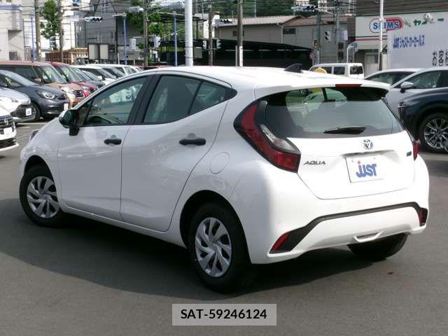Toyota AQUA 2024-01 7720573-2