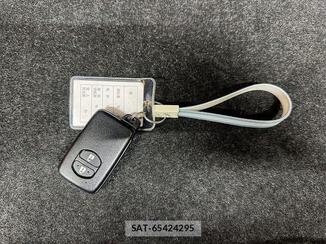 Toyota AQUA 2020-06 7720615-17