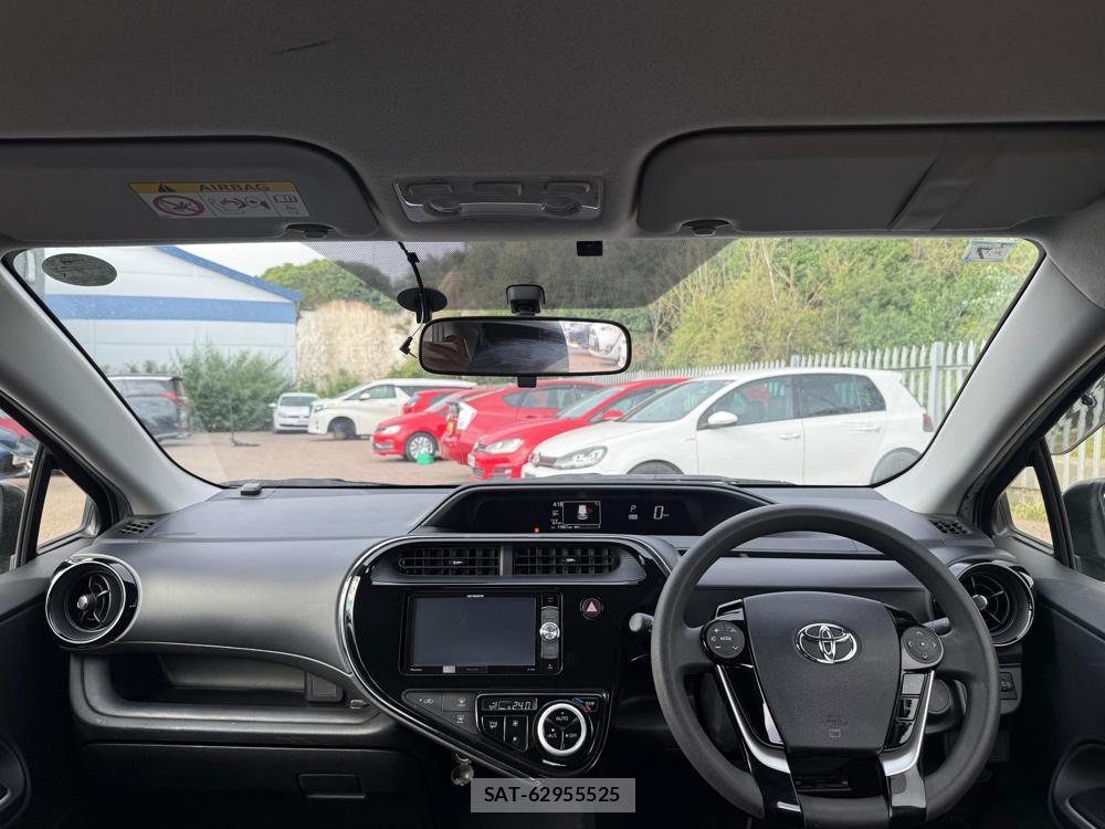 Toyota AQUA 2018-07 1184003-11