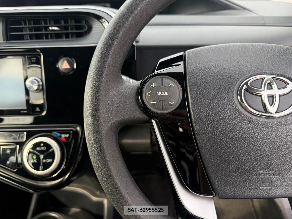 Toyota AQUA 2018-07 1184003-14