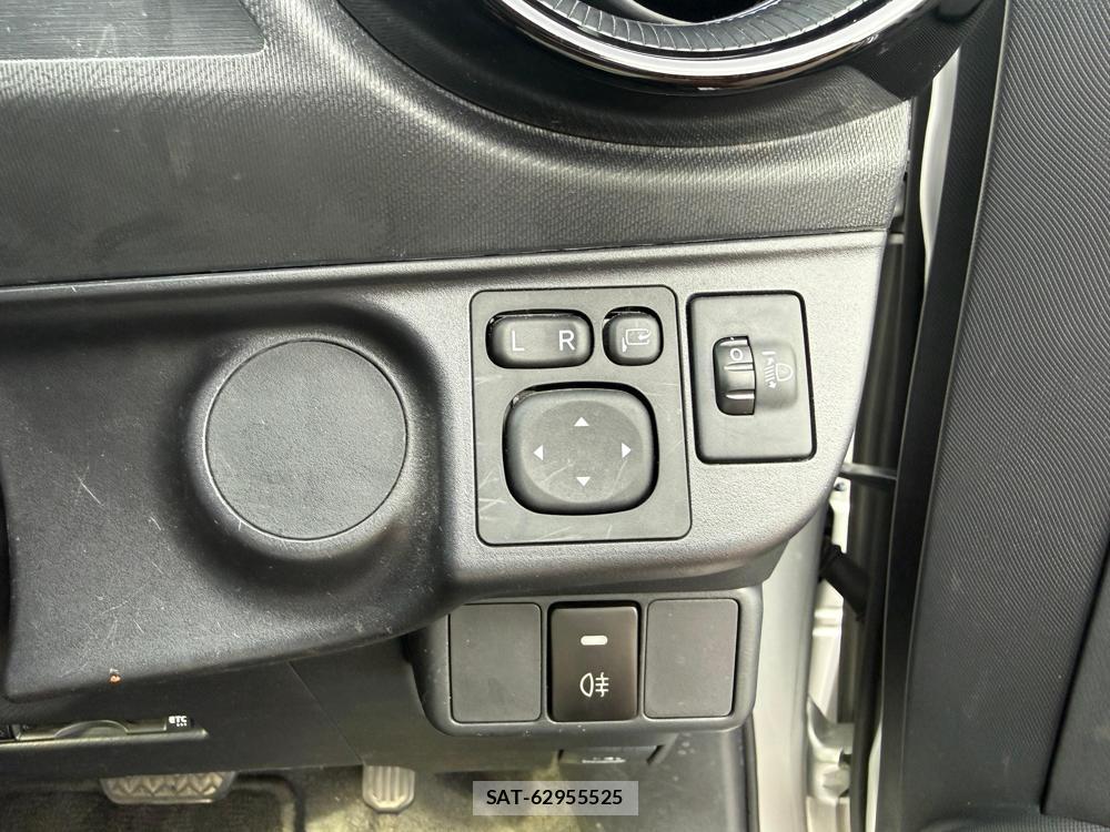 Toyota AQUA 2018-07 1184003-17