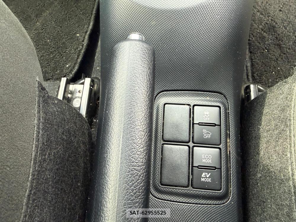Toyota AQUA 2018-07 1184003-22