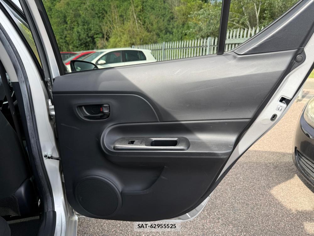 Toyota AQUA 2018-07 1184003-25