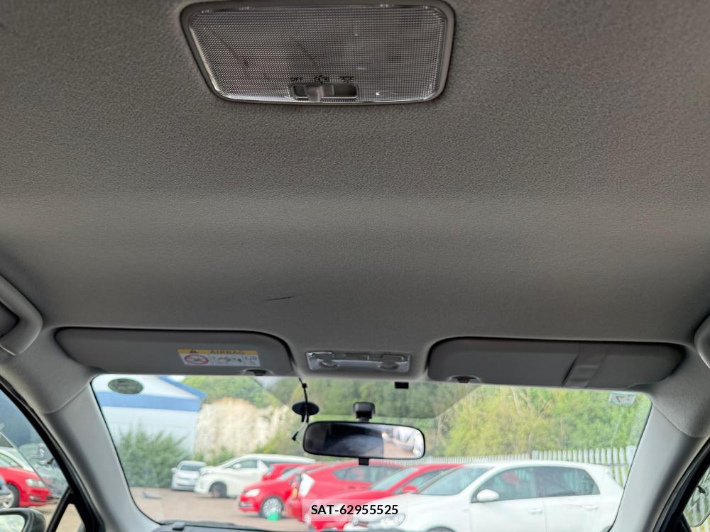 Toyota AQUA 2018-07 1184003-28