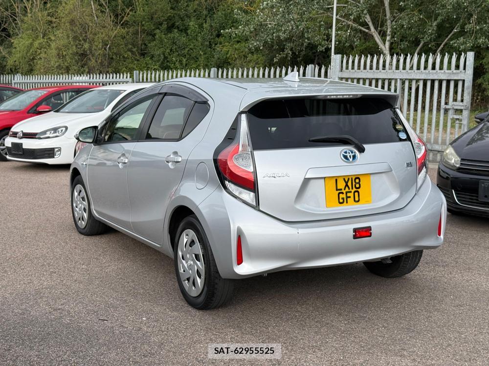 Toyota AQUA 2018-07 1184003-2