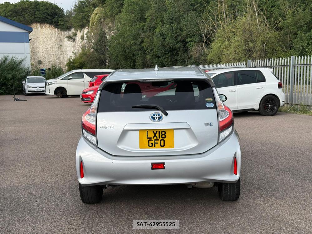 Toyota AQUA 2018-07 1184003-3