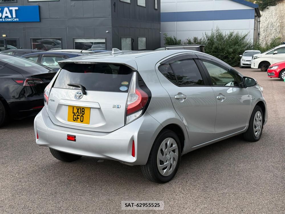 Toyota AQUA 2018-07 1184003-4