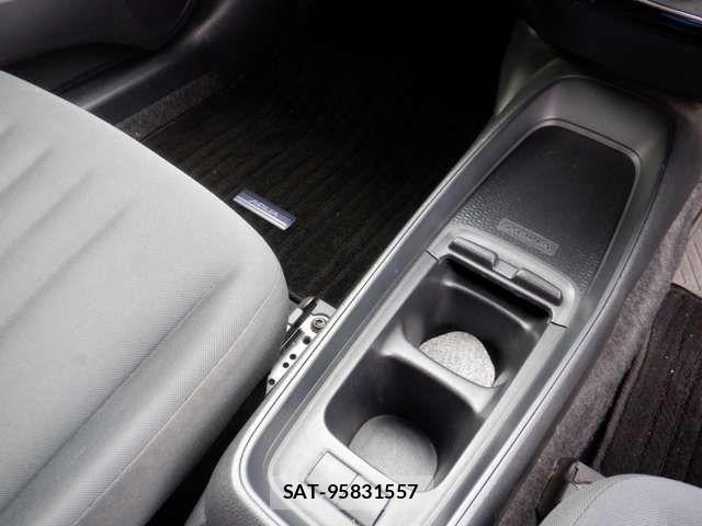 Toyota AQUA 2022-04 7782599-17