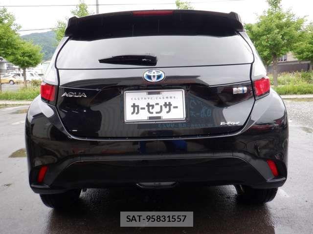 Toyota AQUA 2022-04 7782599-4