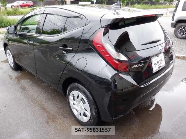 Toyota AQUA 2022-04 7782599-5