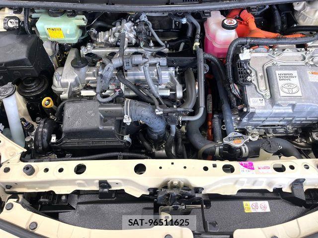 Toyota AQUA 2018-02 7782577-17