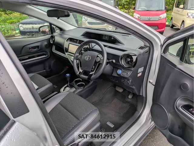Toyota AQUA 2017-10 7782568-11