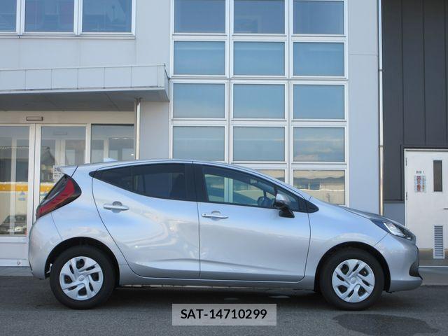 Toyota AQUA 2023-09 7782606-24