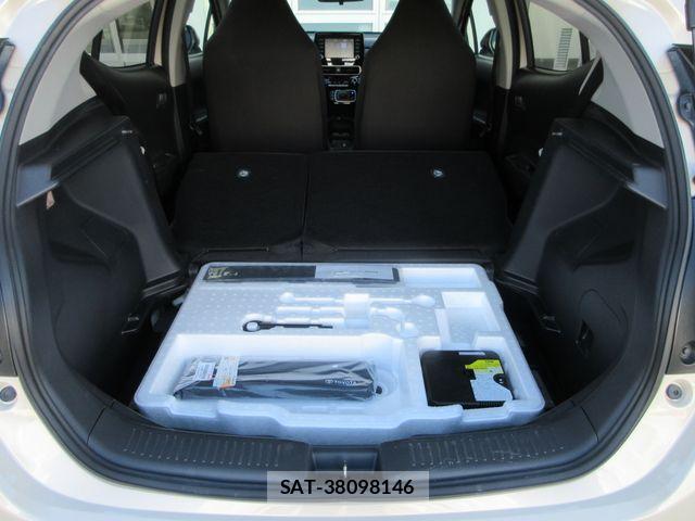 Toyota AQUA 2023-09 7782607-17