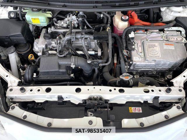Toyota AQUA 2017-09 7782566-17