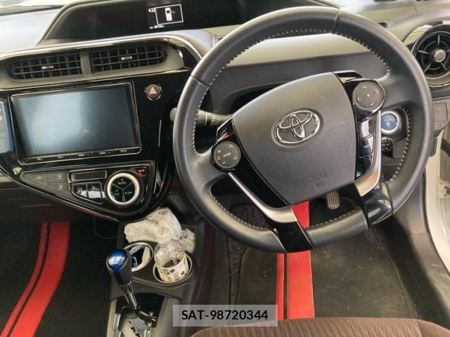 Toyota AQUA 2017-11 7875252-13