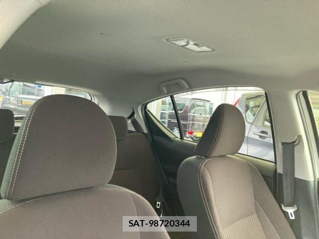 Toyota AQUA 2017-11 7875252-16
