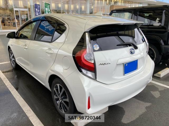 Toyota AQUA 2017-11 7875252-3