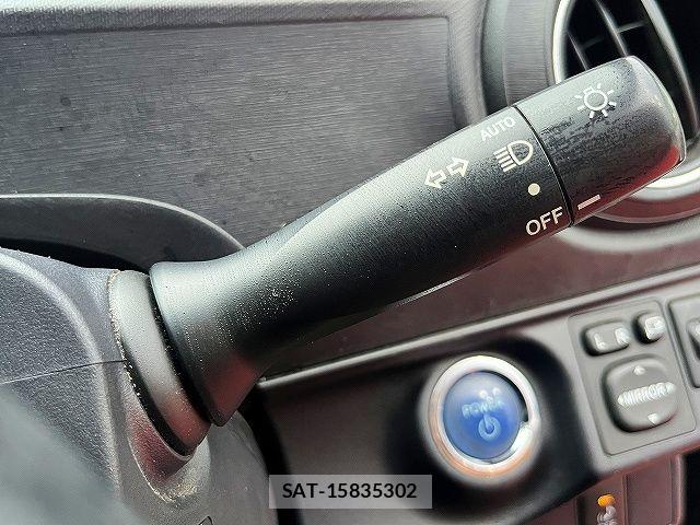 Toyota AQUA 2013-10 7875263-24