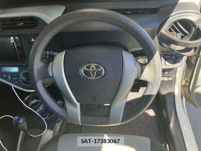 Toyota AQUA 2012-03 7875289-13
