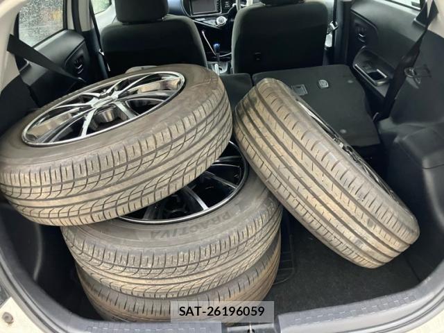 Toyota AQUA 2015-11 7875259-10