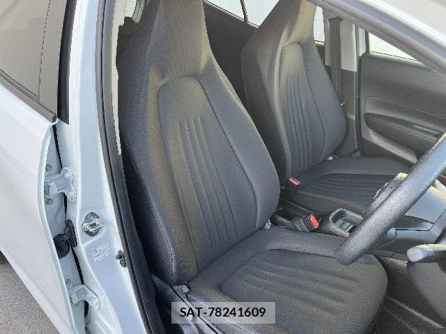 Toyota AQUA 2022-02 7875240-3