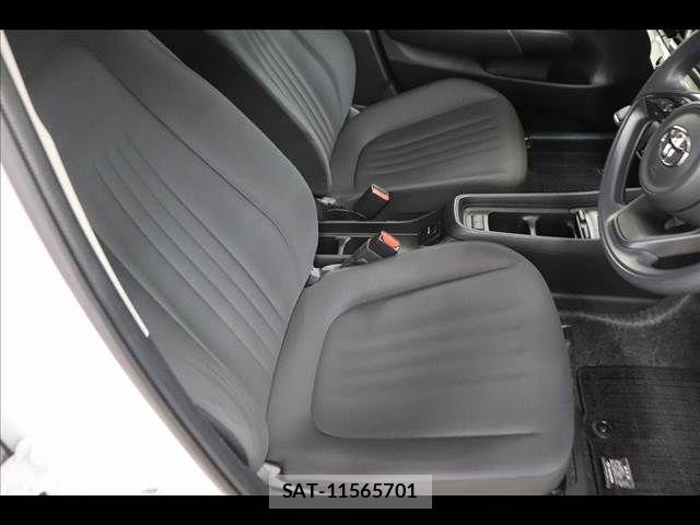 Toyota AQUA 2023-03 7875239-10