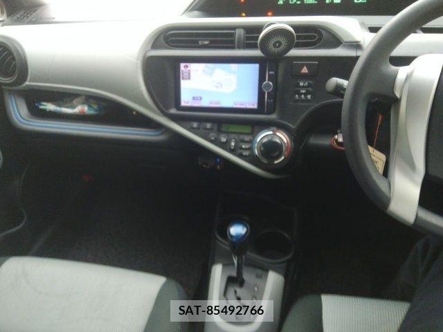Toyota AQUA 2013-07 7875274-1
