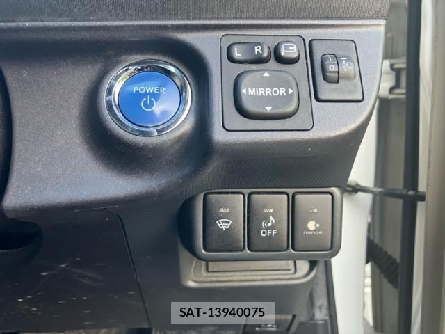 Toyota AQUA 2012-04 7875284-13