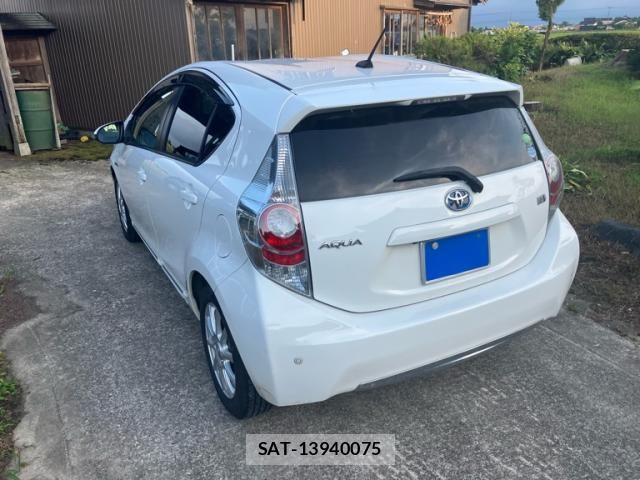 Toyota AQUA 2012-04 7875284-2
