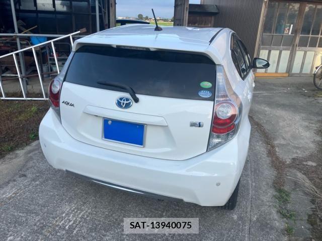 Toyota AQUA 2012-04 7875284-3