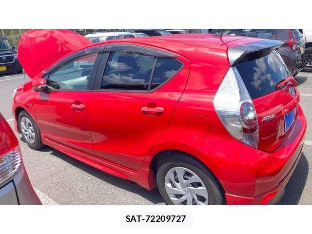 Toyota AQUA 2012-09 7875290-11