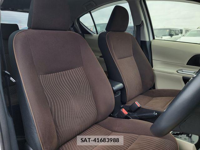 Toyota AQUA 2012-07 7875269-13
