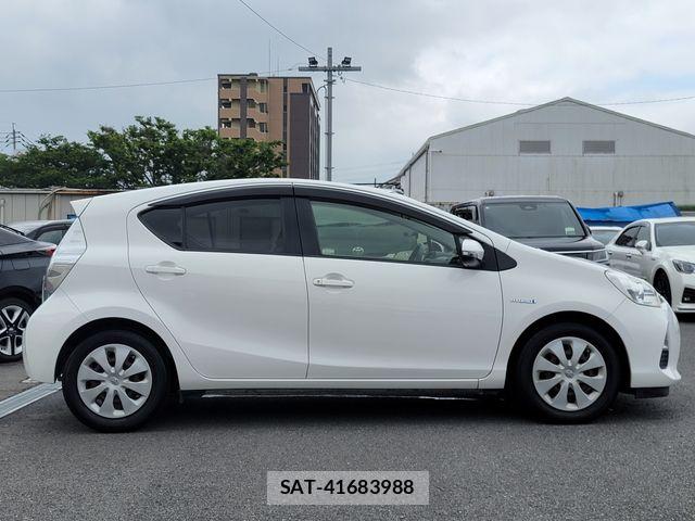 Toyota AQUA 2012-07 7875269-3