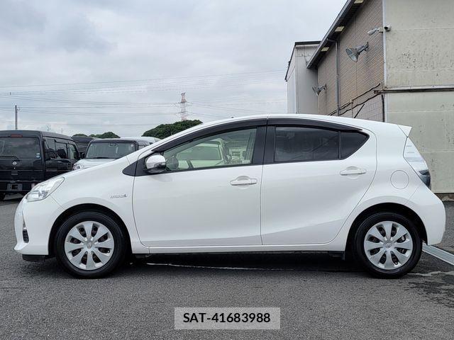 Toyota AQUA 2012-07 7875269-6