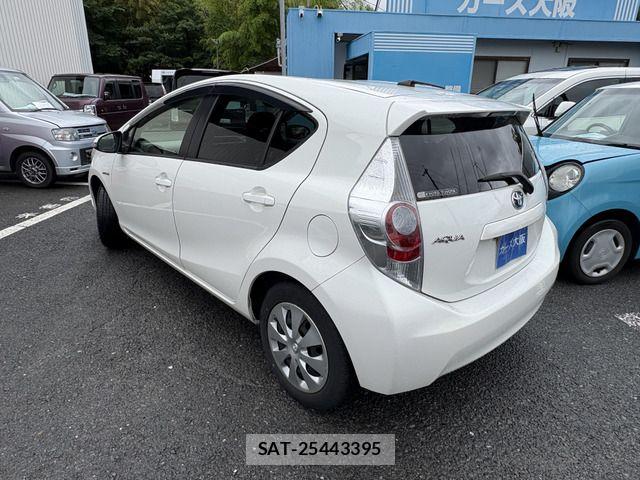 Toyota AQUA 2014-12 7875279-3