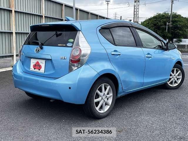 Toyota AQUA 2013-08 7875275-2