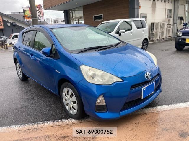 Toyota AQUA 2013-07 7875282-0