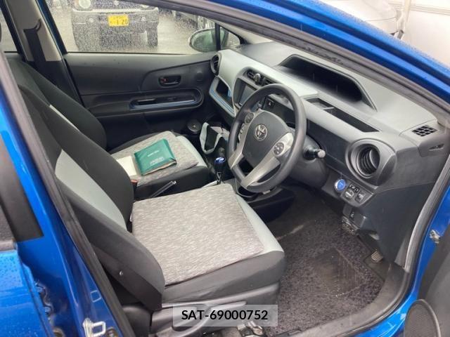 Toyota AQUA 2013-07 7875282-9