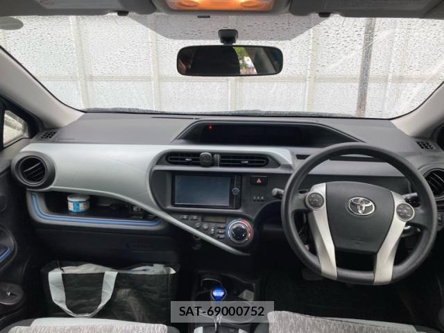 Toyota AQUA 2013-07 7875282-10