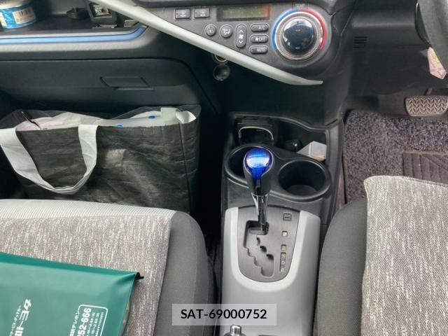 Toyota AQUA 2013-07 7875282-13