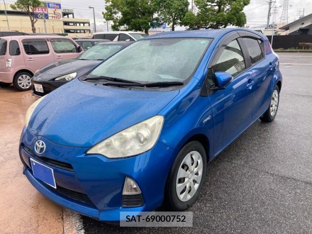 Toyota AQUA 2013-07 7875282-1