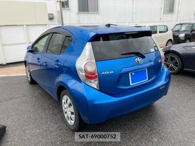 Toyota AQUA 2013-07 7875282-3