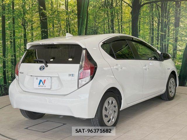 Toyota AQUA 2015-12 7875261-16